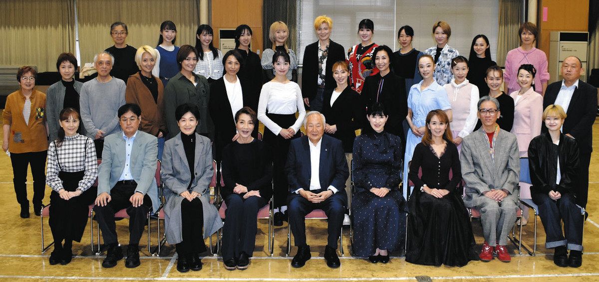 浅草公会堂の舞台「浅草レビューVol.5」